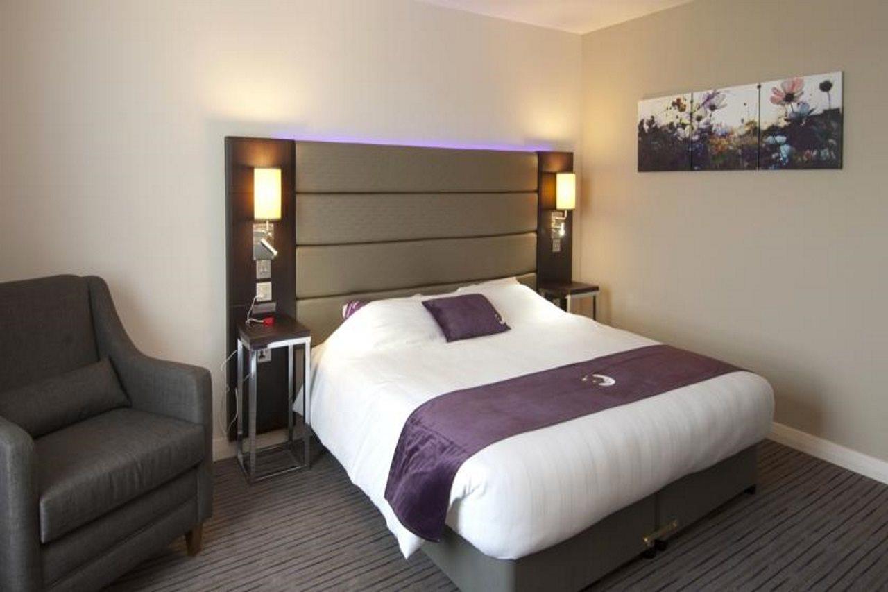 Premier Inn London Enfield Exterior photo