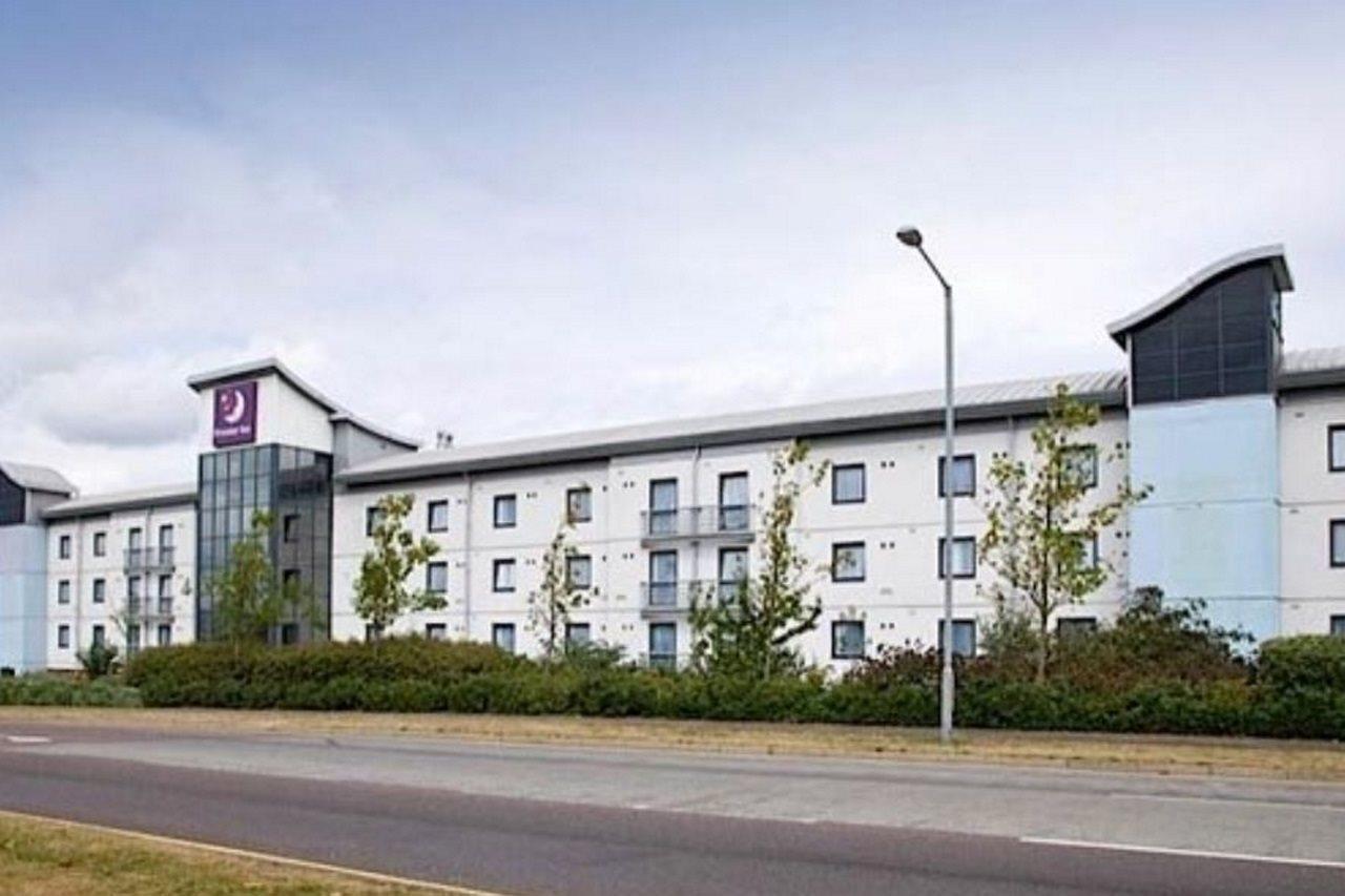 Premier Inn London Enfield Exterior photo